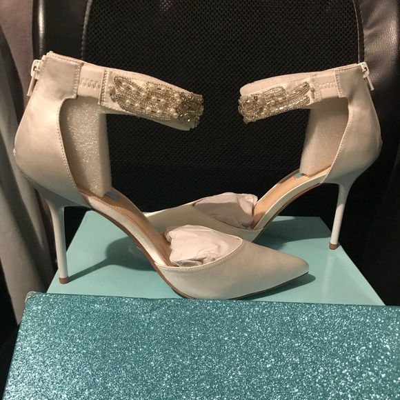 blue by betsey johnson ivory